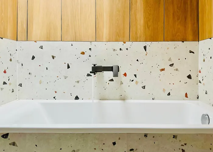 Canaryislandshost L Tierra *